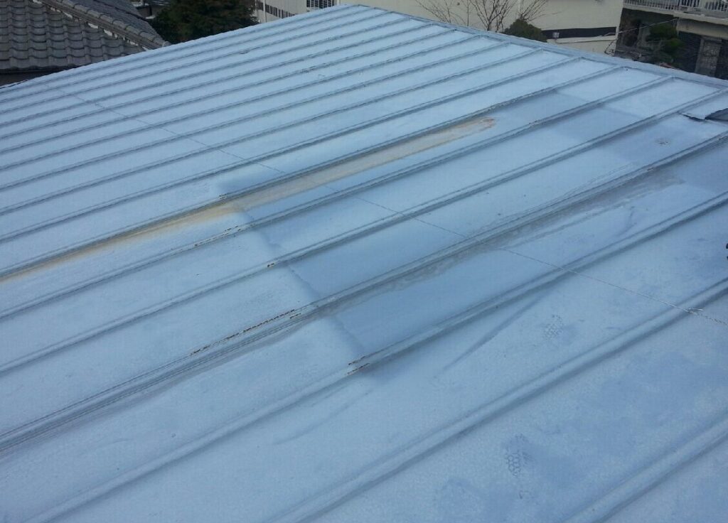 三木市で屋根塗装をしました　新品のように見違えります！