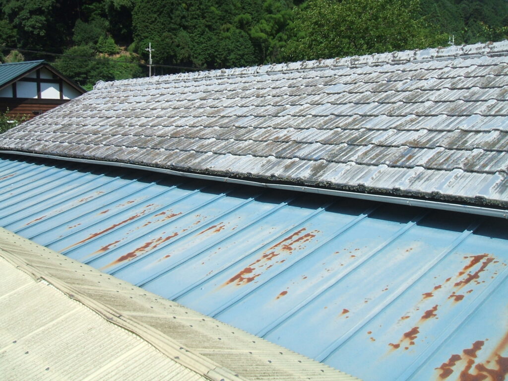 加東市　トタン屋根とセメント瓦屋根塗装で生まれ変わりました！