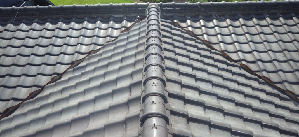 加古川市で屋根葺き替え工事　LIXIL Tルーフで地震にも強い！