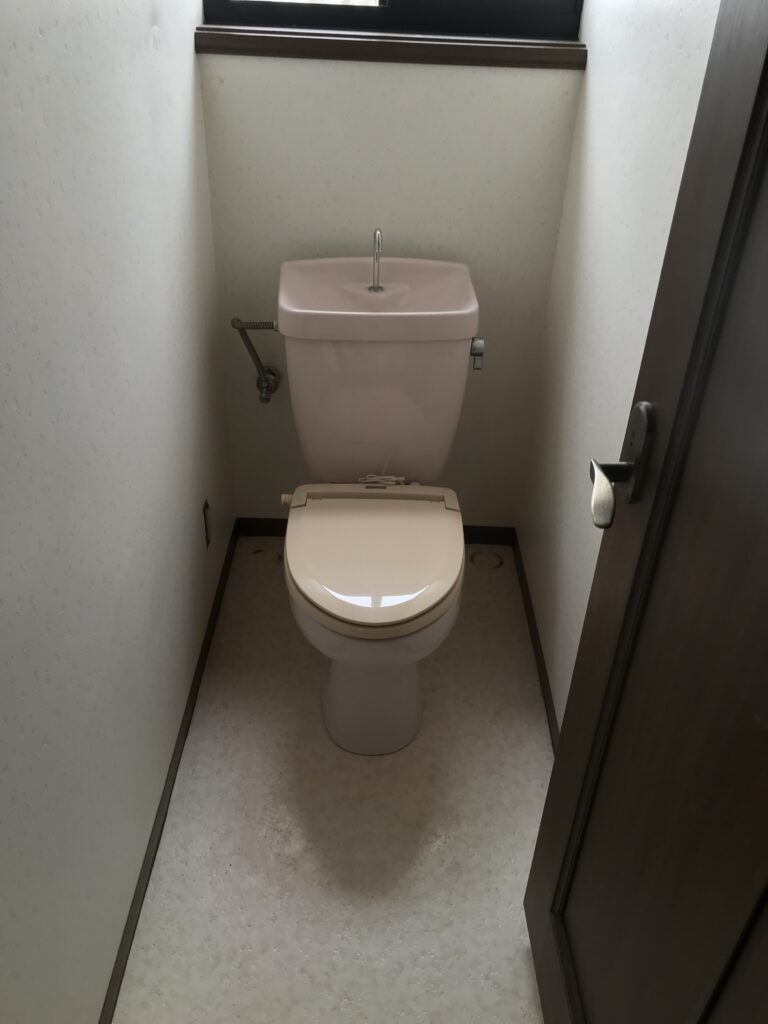 加古川市でトイレリフォームをしました。内装もコーディネートしおしゃれなトイレになりました！