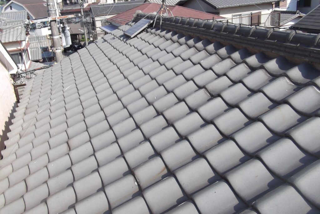 神戸市で瓦屋根から金属屋根（ニチハ　横暖ルーフ）にリフォームしました!