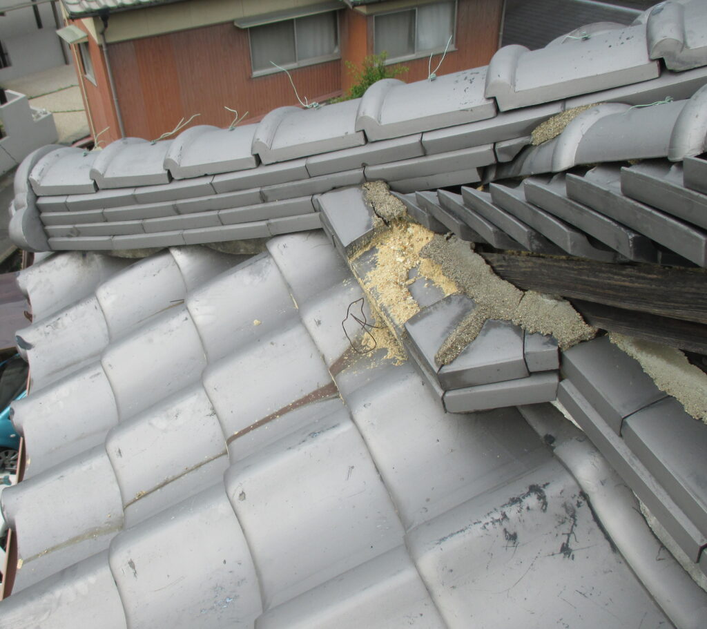 加古川市で瓦屋根のメンテナンス　漆喰を打ち替えました！