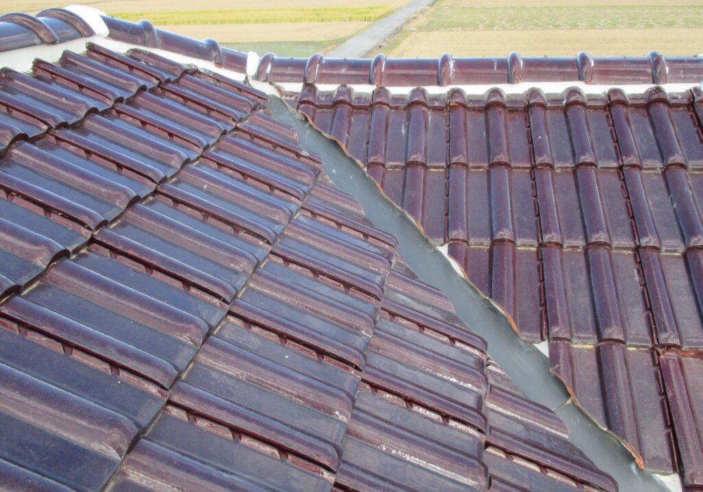 加古郡稲美町で屋根メンテナンスをしました　定期的に必要な漆喰・谷板金交換