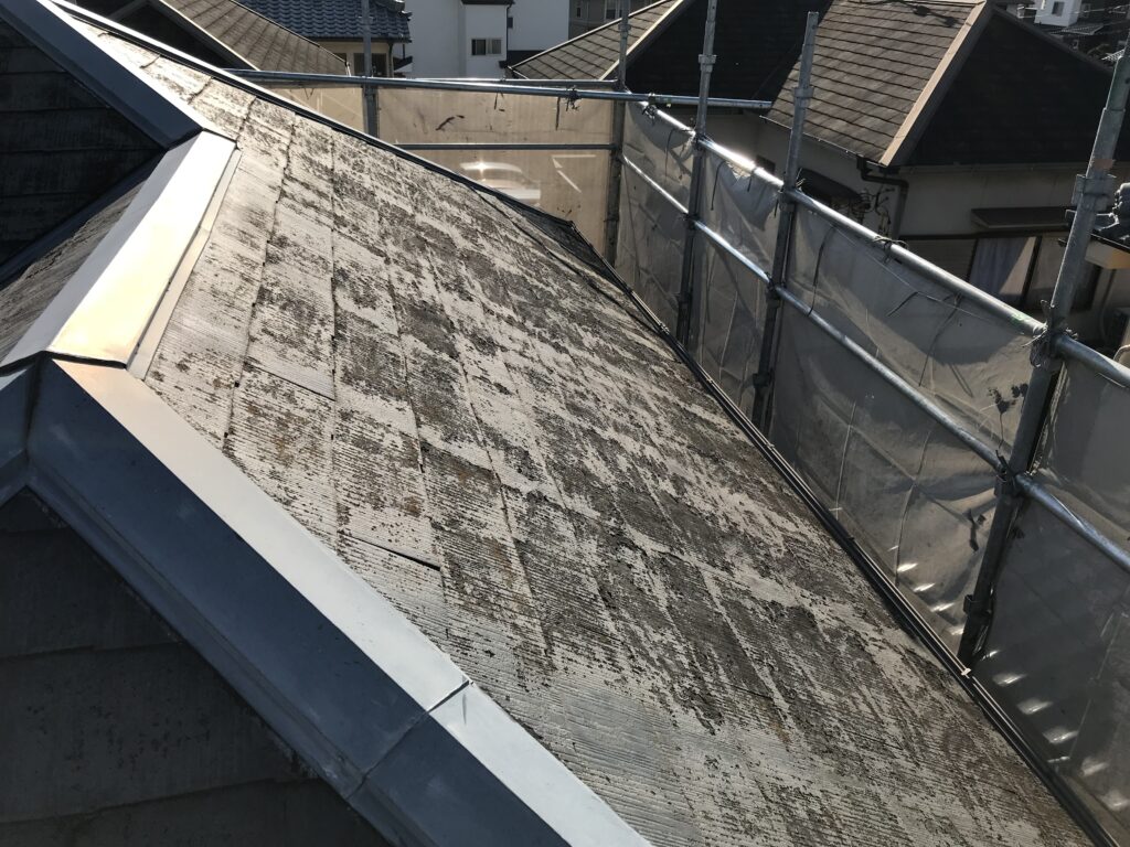 明石市で屋根工事！ガルバリウム鋼板でカバーリフォームし雨漏りが止まりました！