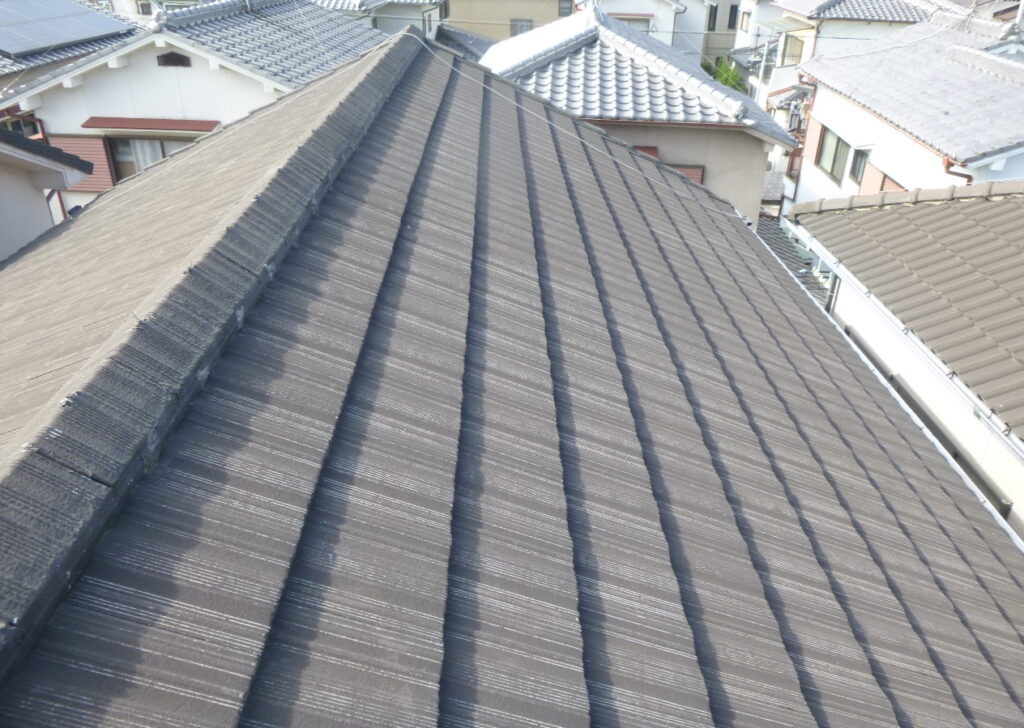 明石市で屋根塗装を施工しました！乾式コンクリート瓦も綺麗になり大満足　　　　　　