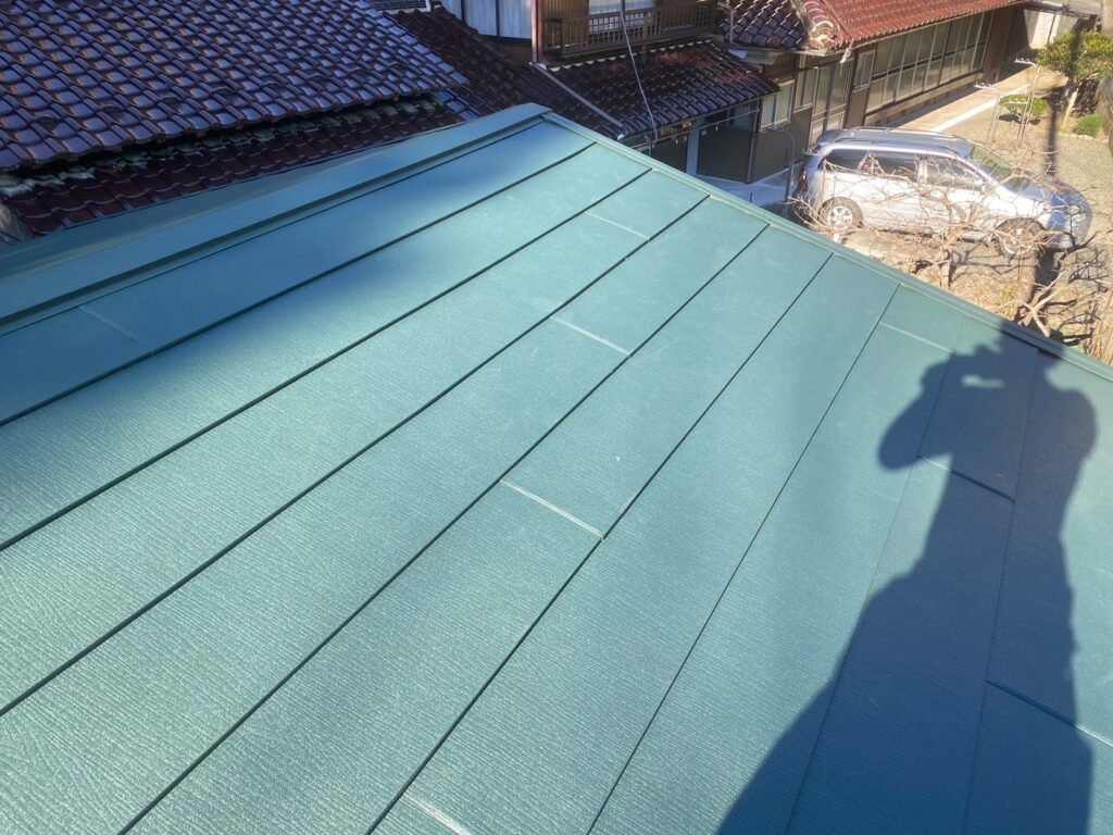 屋根カバー工法なら工期が短縮できます。　神戸市西区