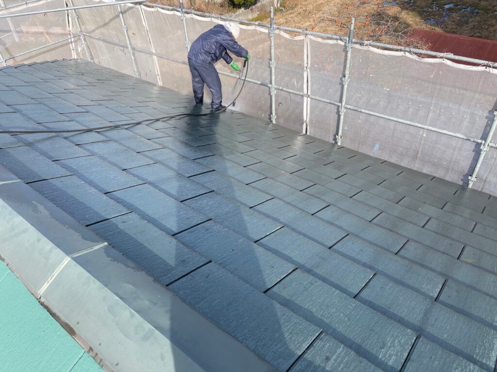 【積水ハウスなどのハウスメーカーも対応】屋根塗装の前に高圧洗浄していきます！